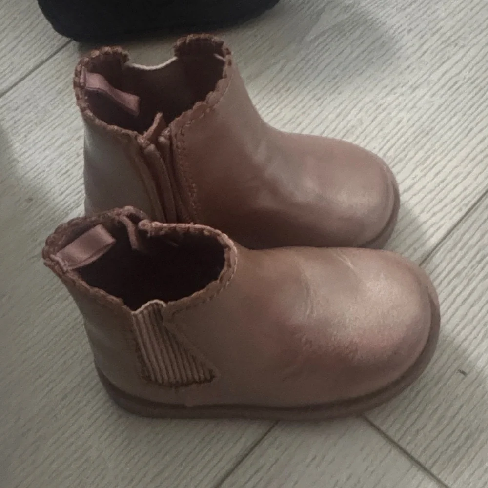 Old Navy pink  Girls' Ankle Boots with Scalloped Trim